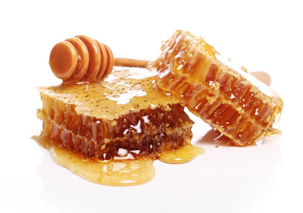 Panal de abeja con miel